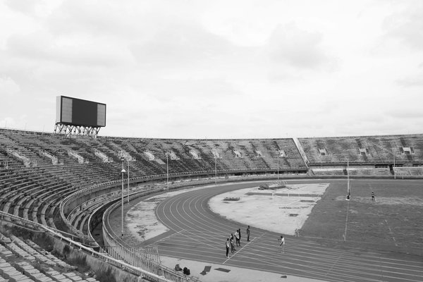 Comment structurer un programme de musculation pour augmenter la vitesse de course chez les sprinteurs en athlétisme?