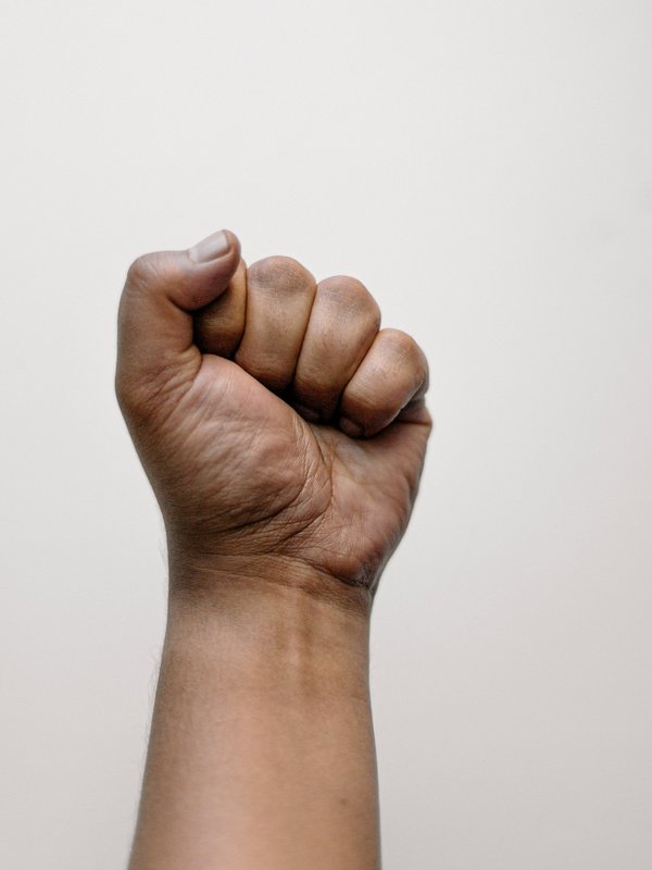 Comment les analyses de mouvement peuvent-elles aider à optimiser les techniques de dribble des attaquants?